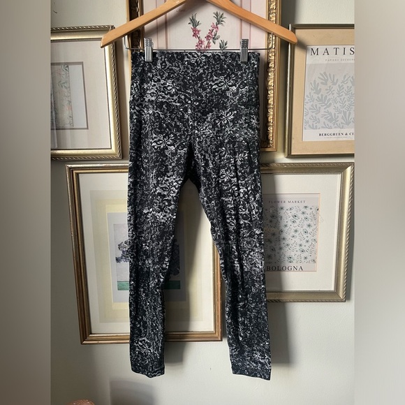 LuluLemon Align HR Leggings 25” Size 6 Blossom Overlay Starlight - Picture 8 of 8